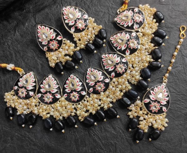 Simple Meenakari Bridal Choker Necklace Jewellery Set with Earrings & Maang Tikka – Black