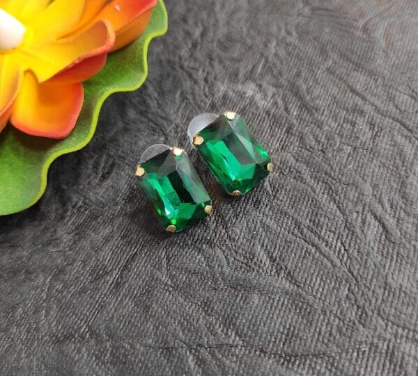 Crystal Shine Stones Contemporary Stud Earrings For Women (Green)